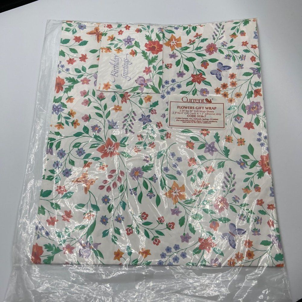 Vintage retro wrapping paper flowers